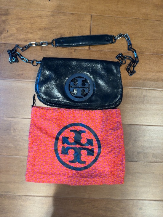 Tory Burch Handbags - Tory Burch Black Leather Reva Logo Chain Shoulder Bag